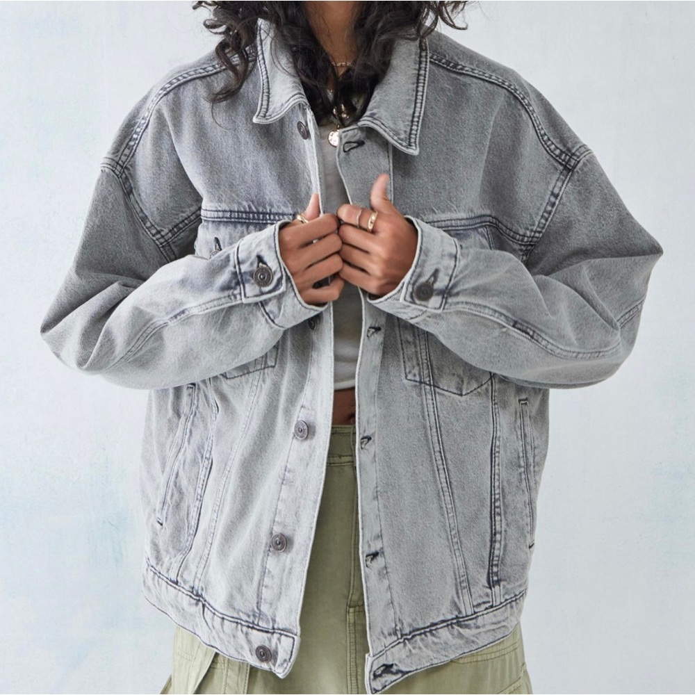 BDG Gray Acid Wash Slouchy Trucker Style Denim Jacket - Small